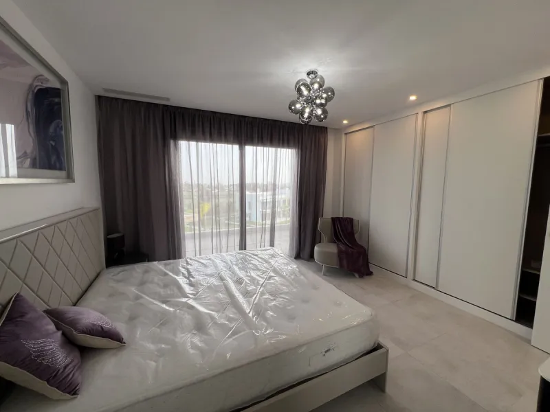 Apartment - Middle Floor Apartment в продаже в Estepona, Málaga. В доме 3 спален и 2 ванных комнат. Площадь дома 130 м²