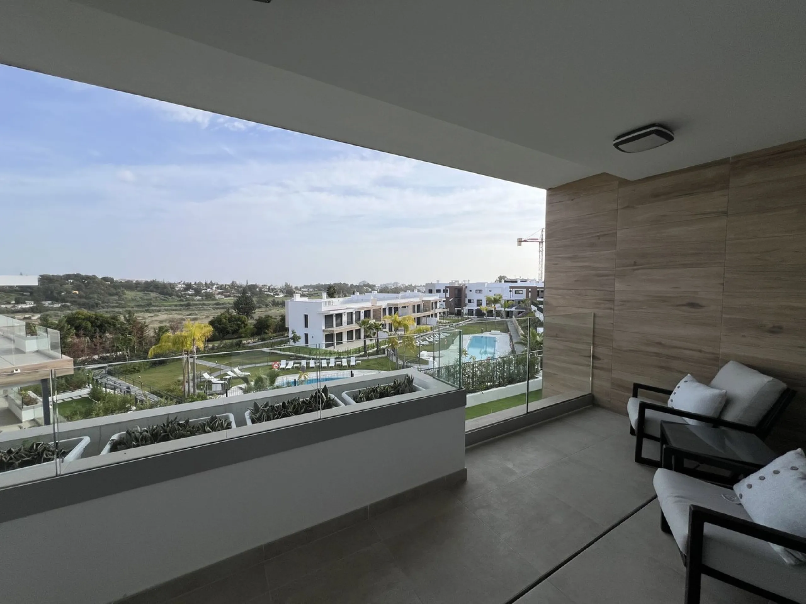 Apartment - Middle Floor Apartment в продаже в Estepona, Málaga. В доме 3 спален и 2 ванных комнат. Площадь дома 130 м²