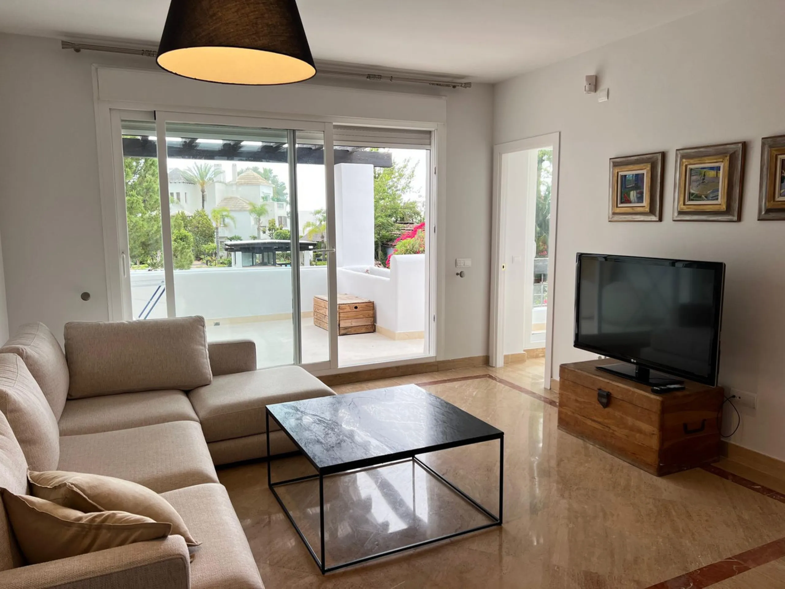 Apartment - Middle Floor Apartment в продаже в Marbella, Málaga. В доме 2 спален и 1 ванных комнат. Площадь дома 100 м²
