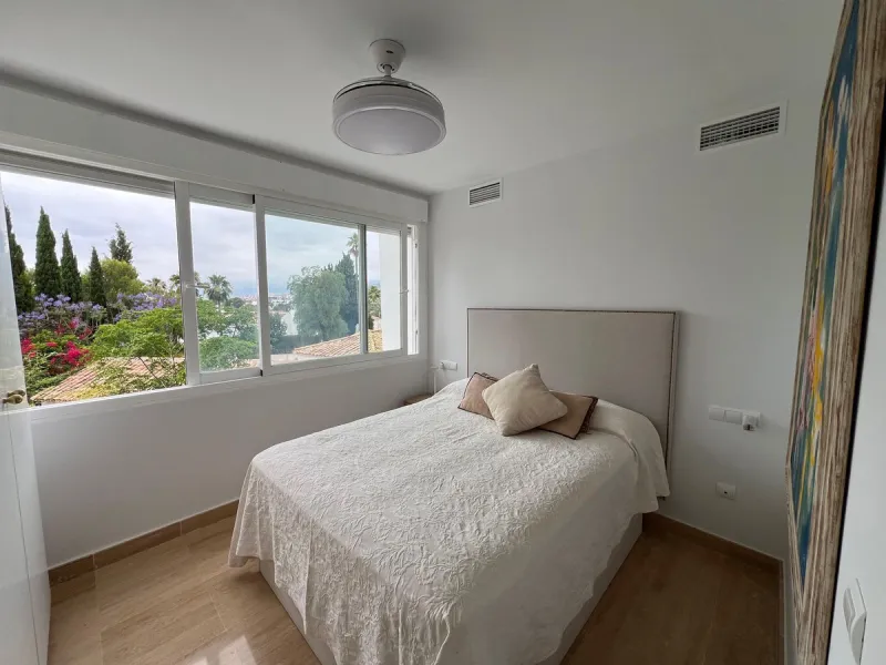 Apartment - Middle Floor Apartment в продаже в Marbella, Málaga. В доме 2 спален и 1 ванных комнат. Площадь дома 100 м²
