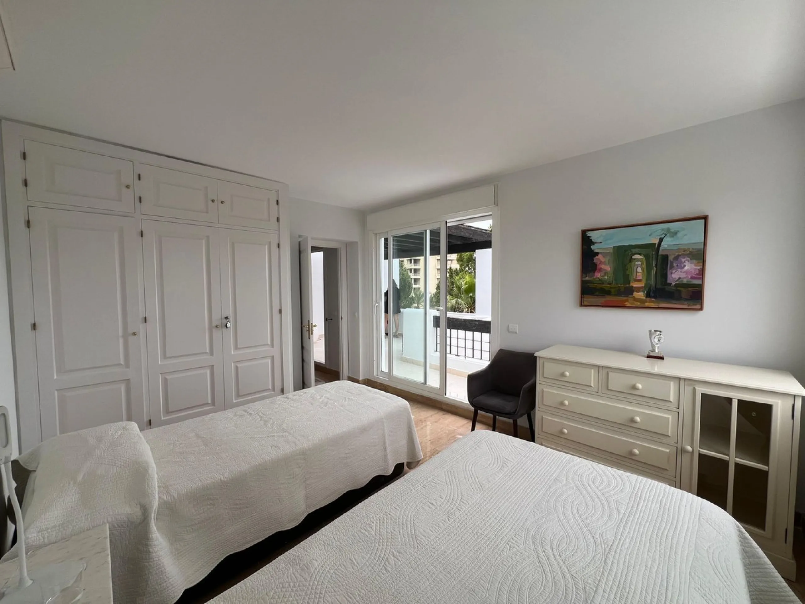 Apartment - Middle Floor Apartment в продаже в Marbella, Málaga. В доме 2 спален и 1 ванных комнат. Площадь дома 100 м²
