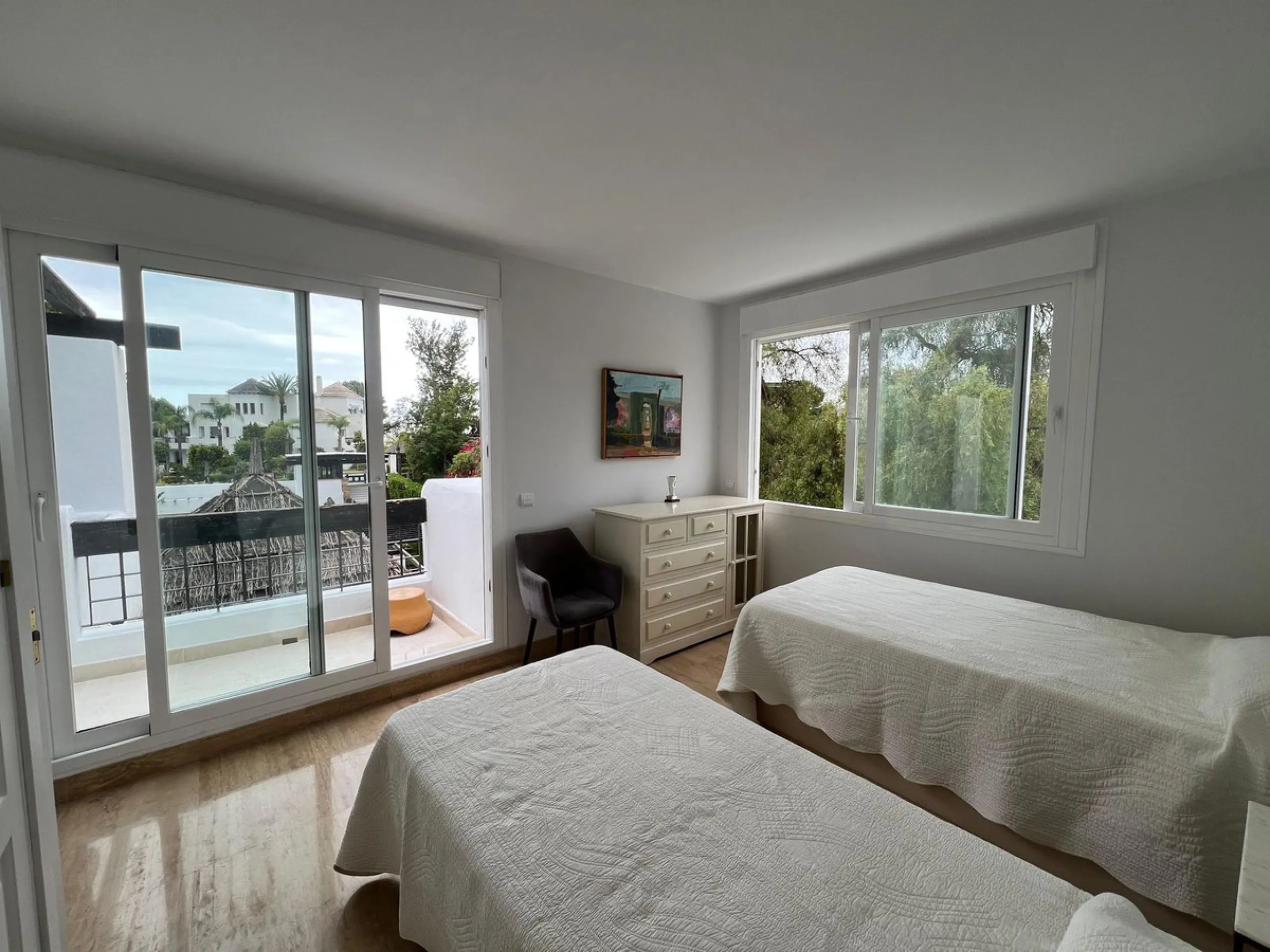 Apartment - Middle Floor Apartment в продаже в Marbella, Málaga. В доме 2 спален и 1 ванных комнат. Площадь дома 100 м²