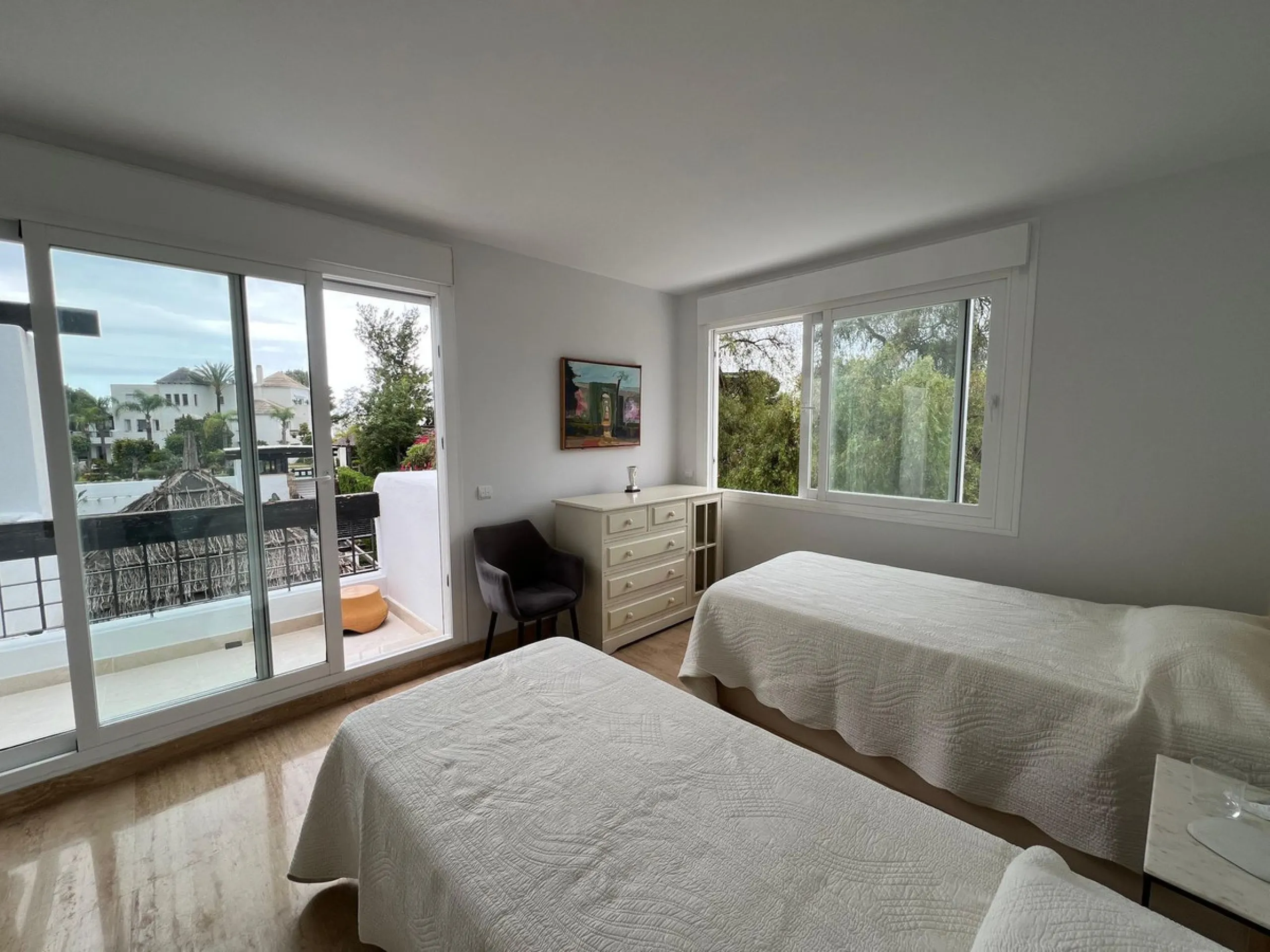 Apartment - Middle Floor Apartment в продаже в Marbella, Málaga. В доме 2 спален и 1 ванных комнат. Площадь дома 100 м²