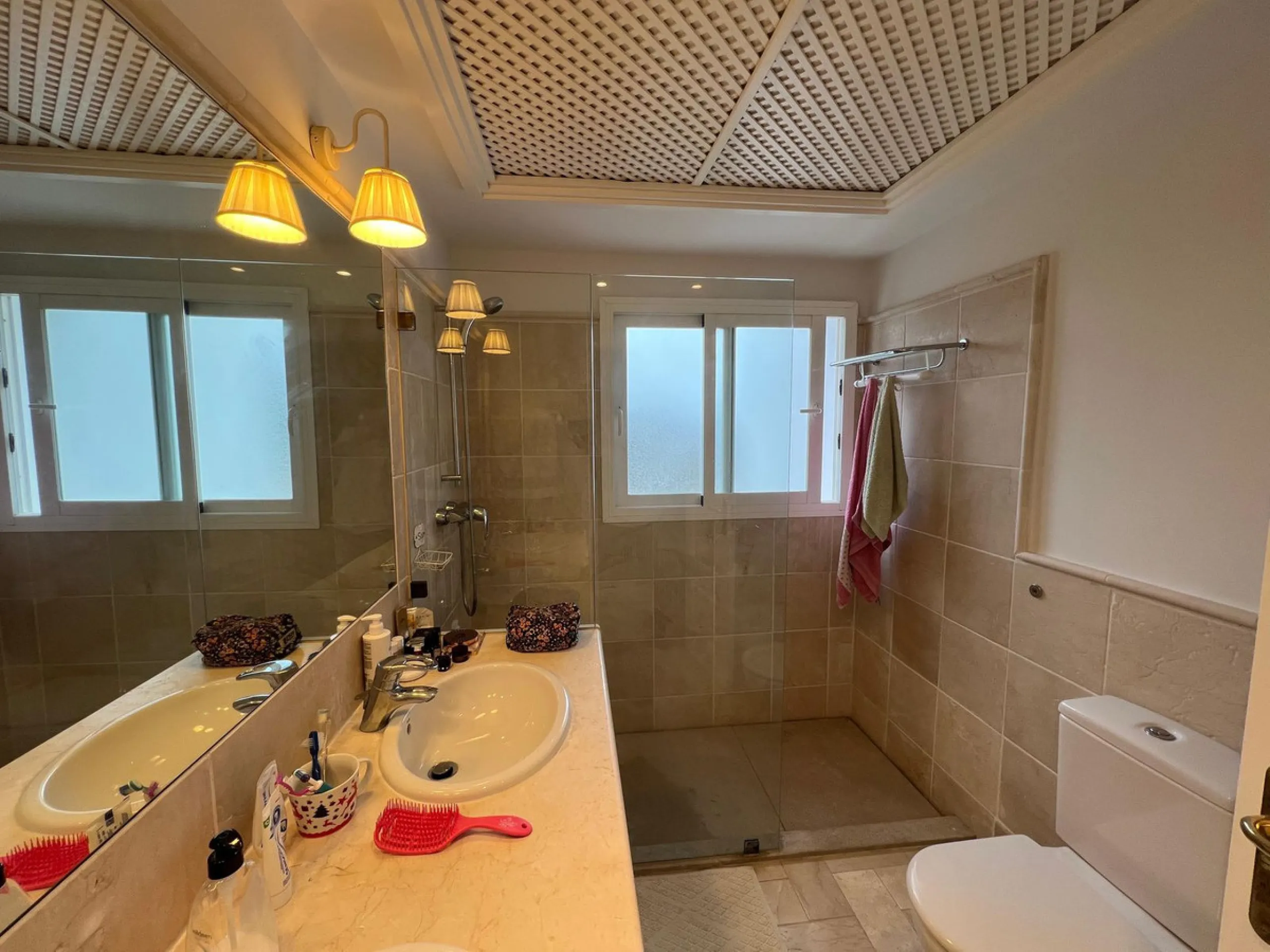 Apartment - Middle Floor Apartment в продаже в Marbella, Málaga. В доме 2 спален и 1 ванных комнат. Площадь дома 100 м²