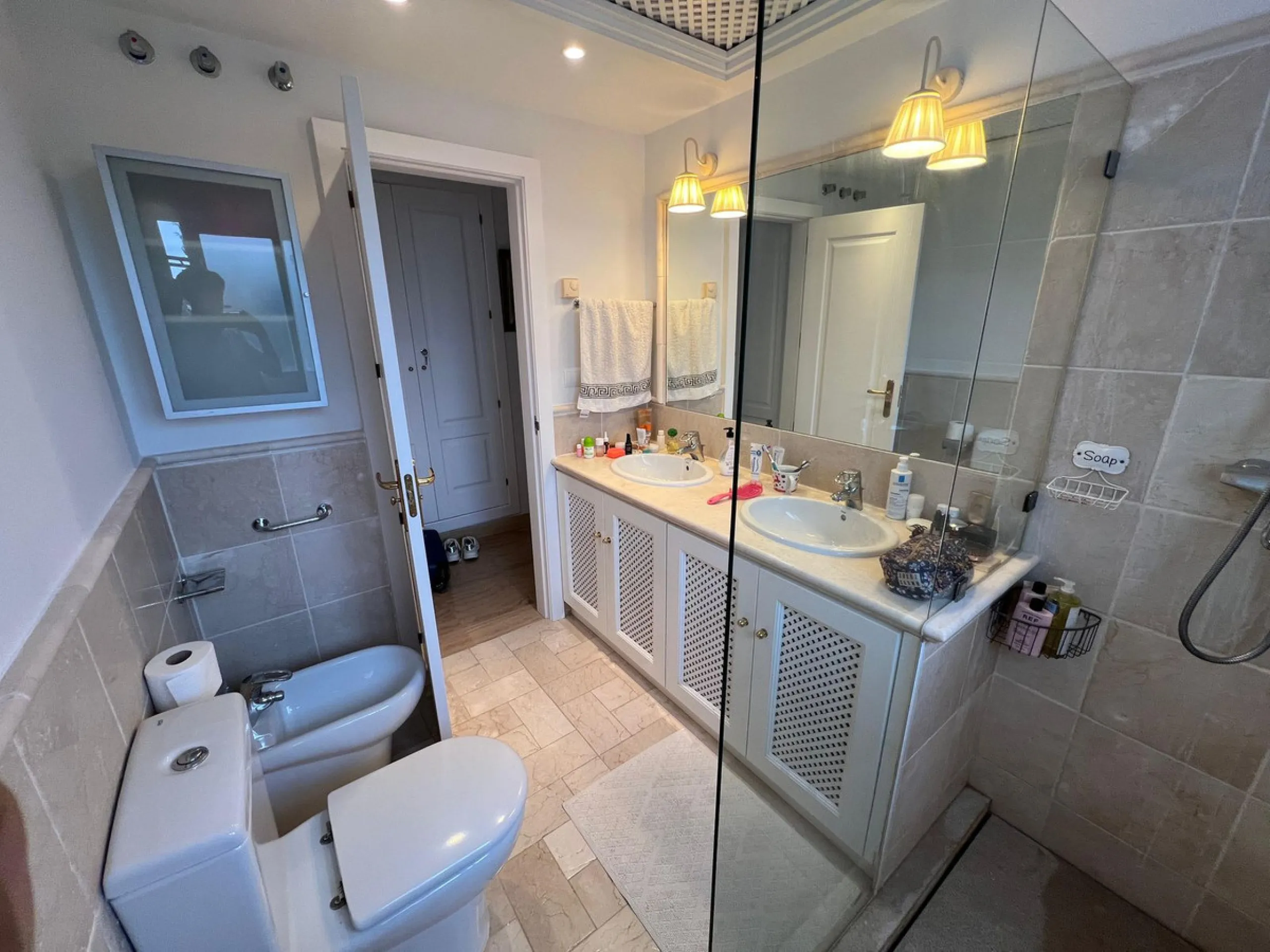 Apartment - Middle Floor Apartment в продаже в Marbella, Málaga. В доме 2 спален и 1 ванных комнат. Площадь дома 100 м²
