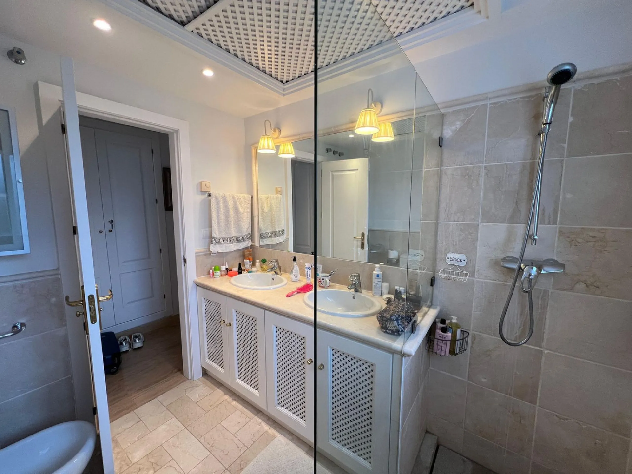 Apartment - Middle Floor Apartment в продаже в Marbella, Málaga. В доме 2 спален и 1 ванных комнат. Площадь дома 100 м²