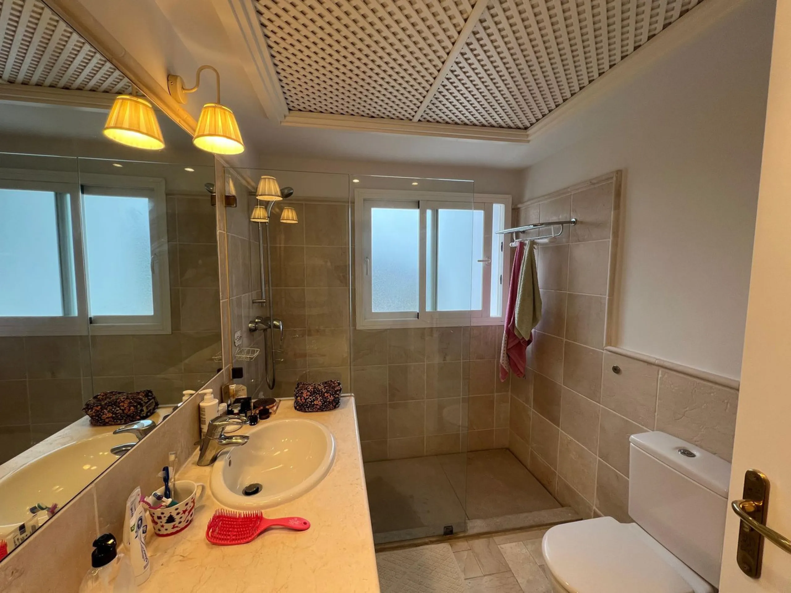Apartment - Middle Floor Apartment в продаже в Marbella, Málaga. В доме 2 спален и 1 ванных комнат. Площадь дома 100 м²