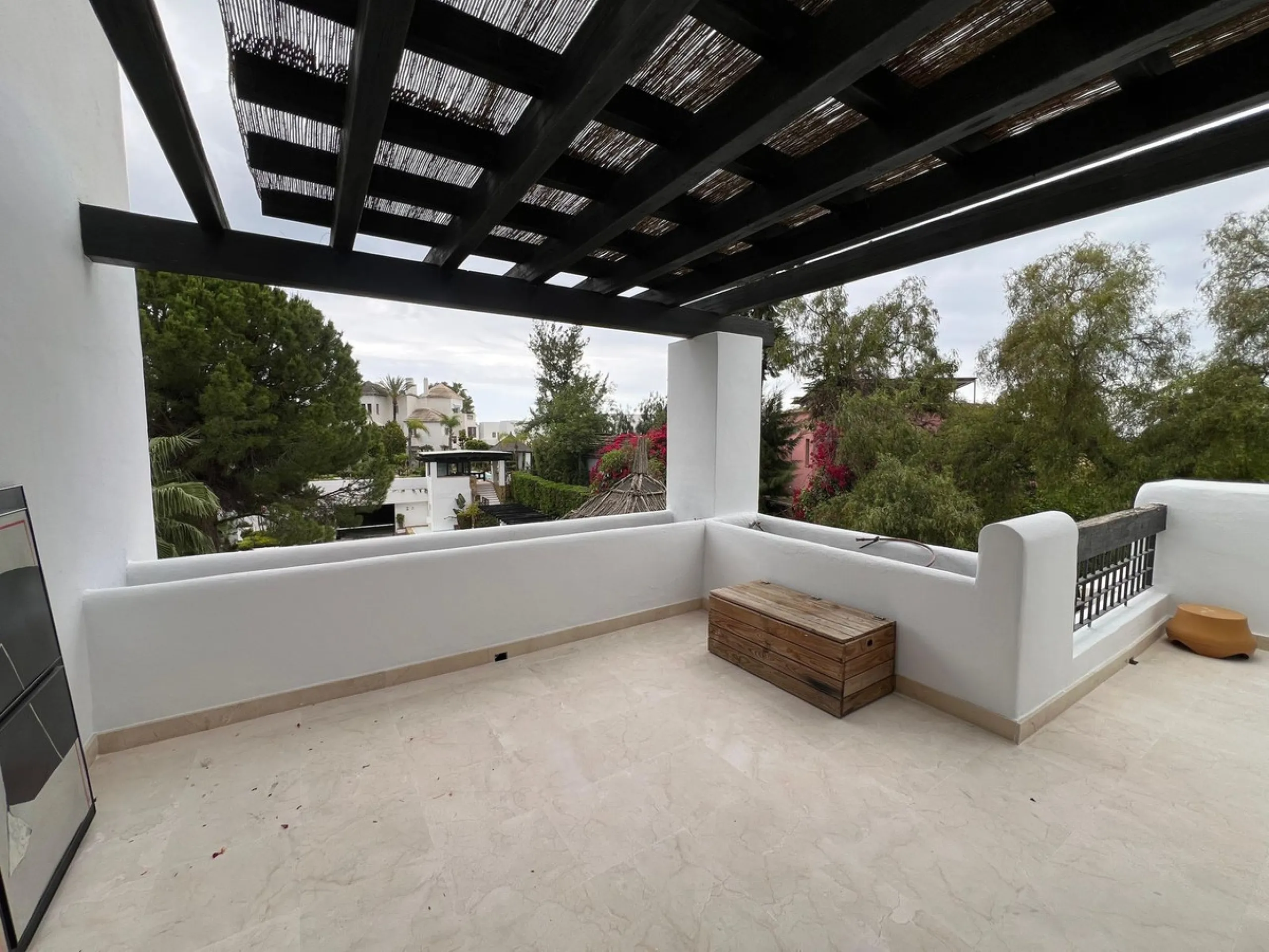 Apartment - Middle Floor Apartment в продаже в Marbella, Málaga. В доме 2 спален и 1 ванных комнат. Площадь дома 100 м²