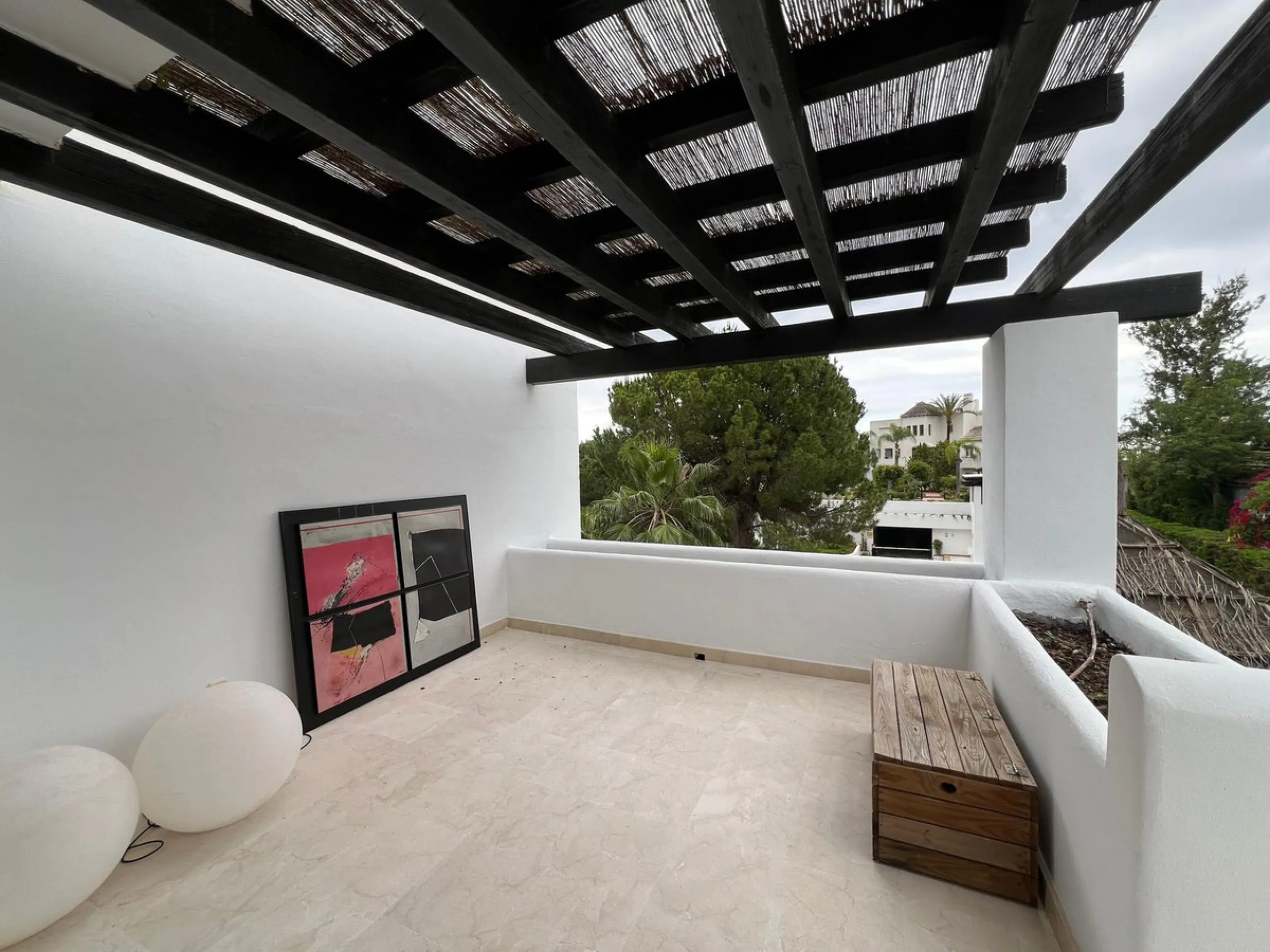 Apartment - Middle Floor Apartment в продаже в Marbella, Málaga. В доме 2 спален и 1 ванных комнат. Площадь дома 100 м²