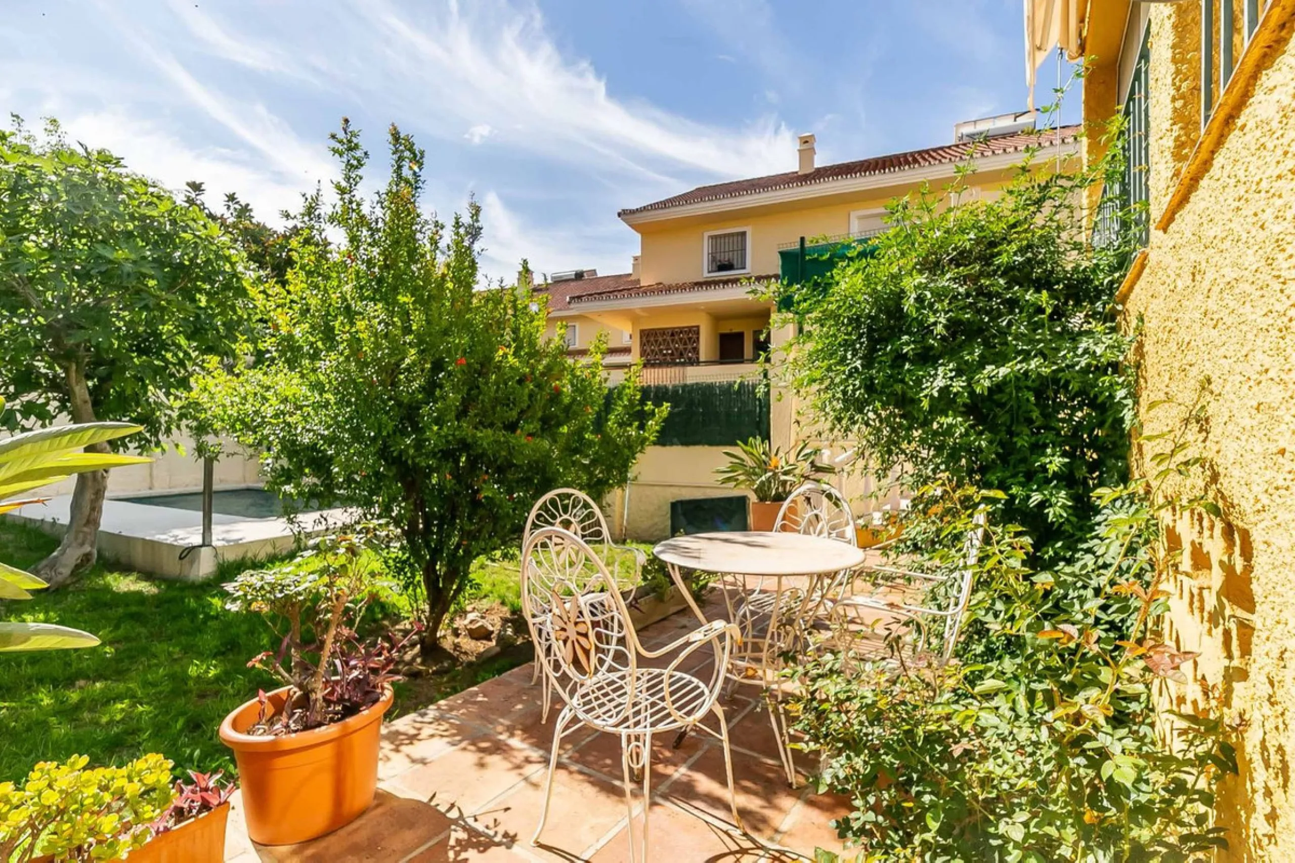 Detached villa with private pool in sought-after Torreblanca – generous plot and great potential.