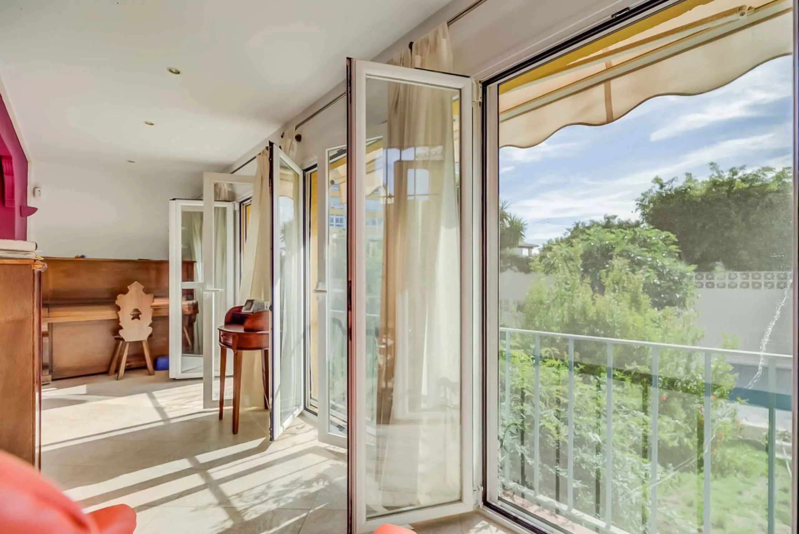 Detached villa with private pool in sought-after Torreblanca – generous plot and great potential.