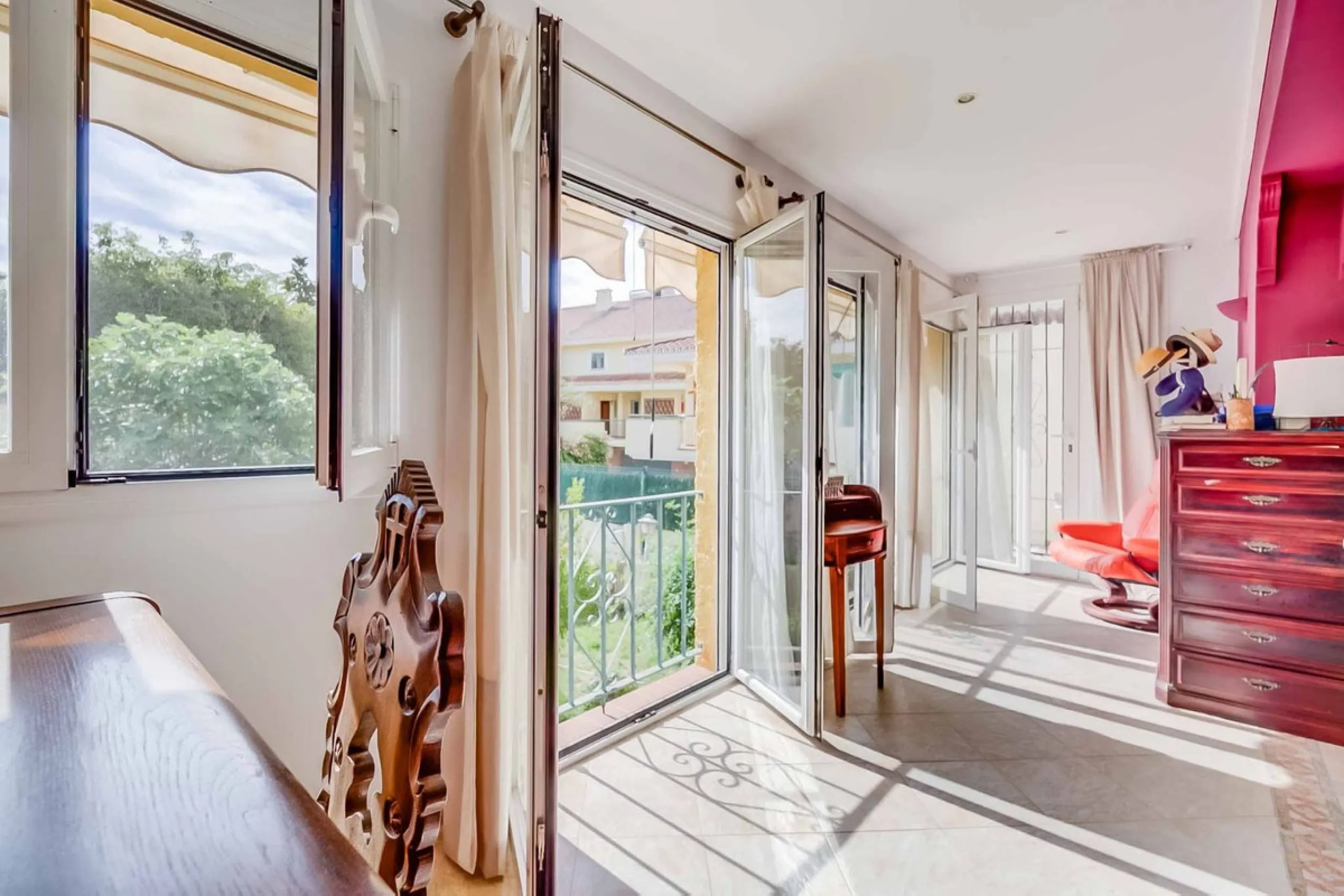 Detached villa with private pool in sought-after Torreblanca – generous plot and great potential.
