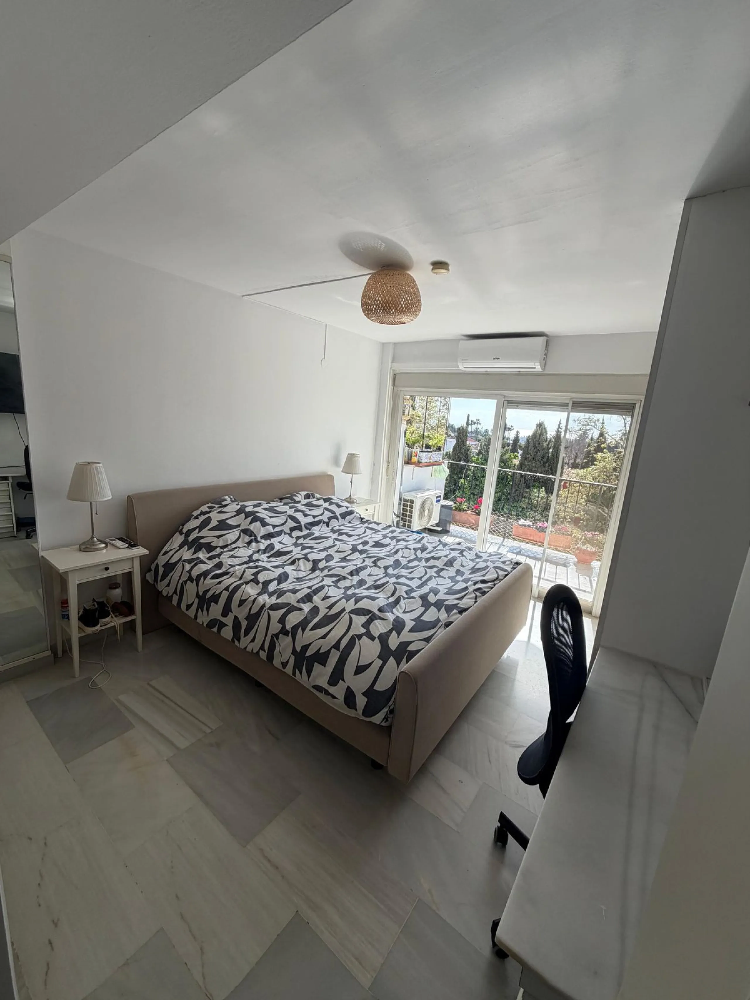 Apartment - Middle Floor Apartment в продаже в Marbella, Málaga. В доме 1 спален и 1 ванных комнат. Площадь дома 93 м²