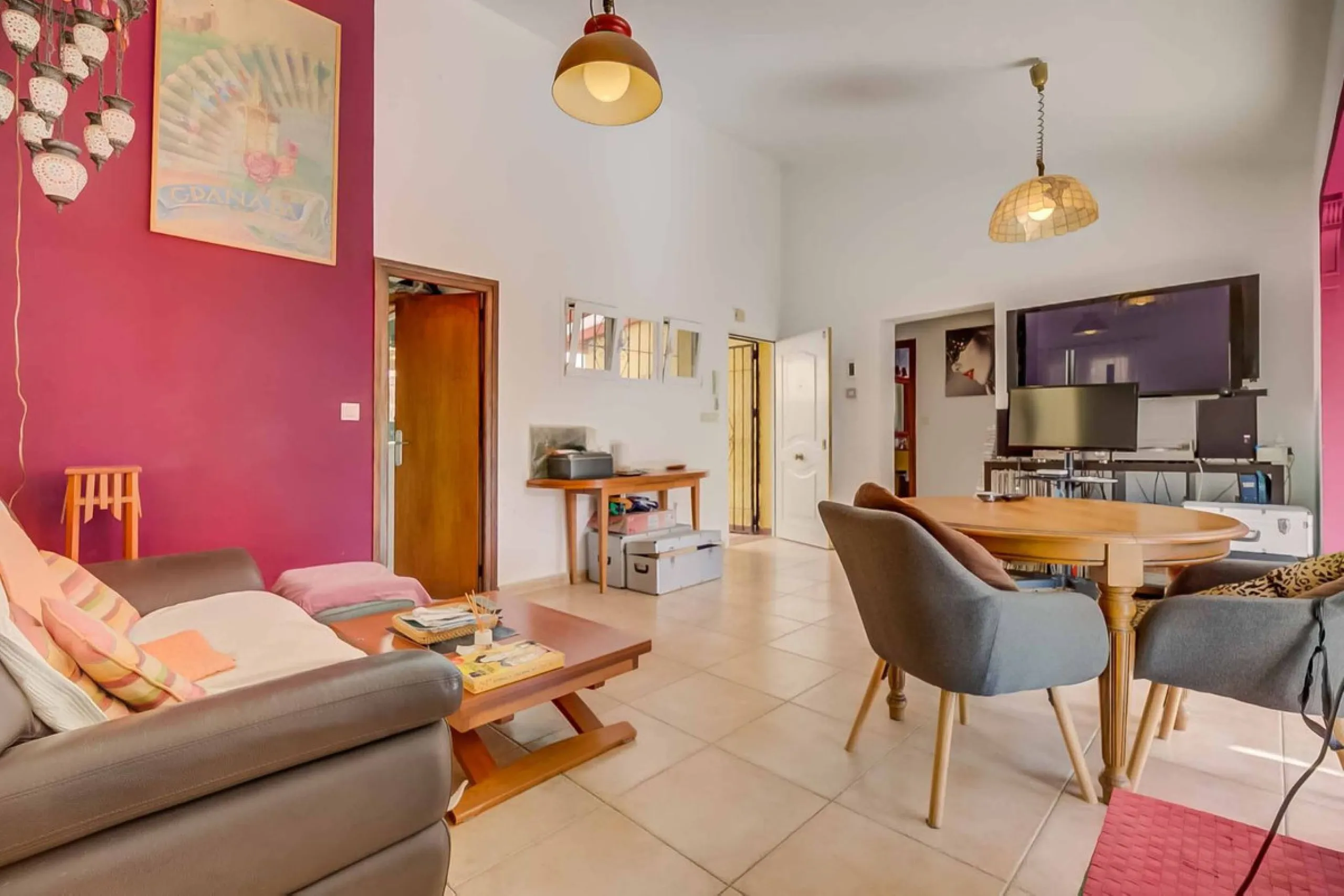 Detached villa with private pool in sought-after Torreblanca – generous plot and great potential.