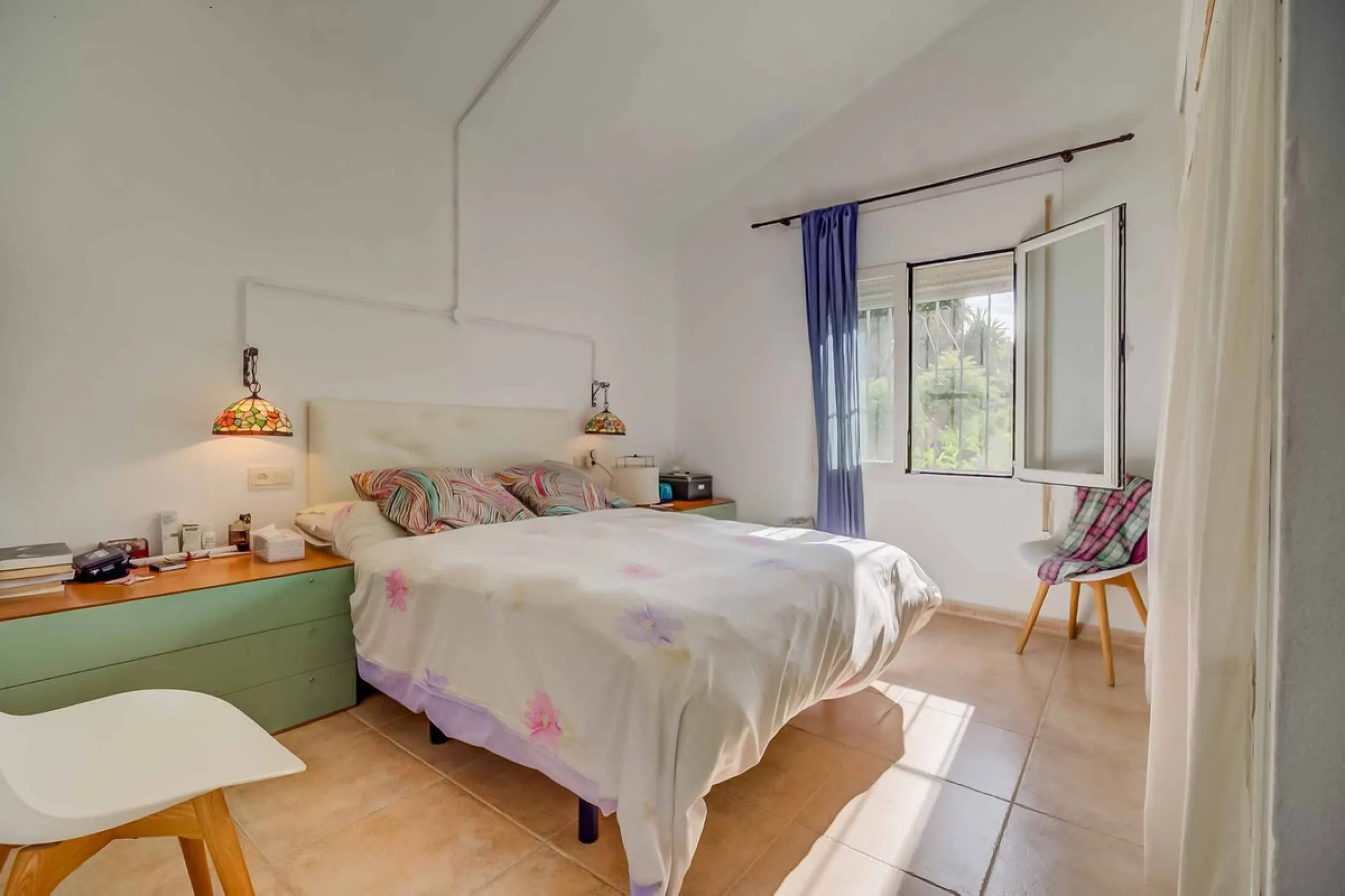 Detached villa with private pool in sought-after Torreblanca – generous plot and great potential.