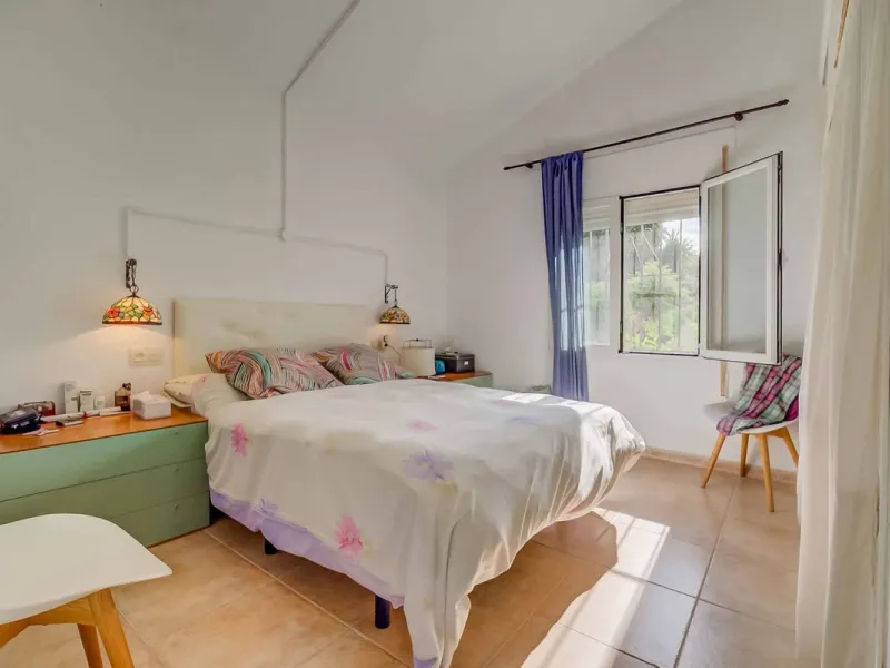Detached villa with private pool in sought-after Torreblanca – generous plot and great potential.