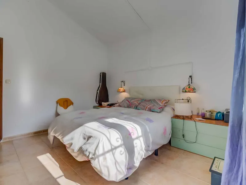 Detached villa with private pool in sought-after Torreblanca – generous plot and great potential.