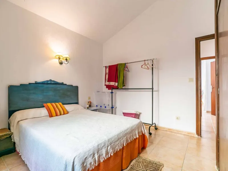 Detached villa with private pool in sought-after Torreblanca – generous plot and great potential.