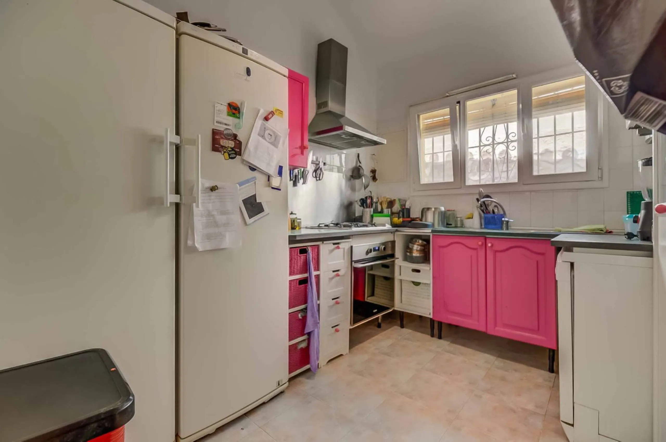 Detached villa with private pool in sought-after Torreblanca – generous plot and great potential.