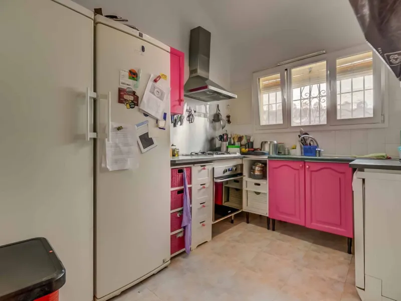 Detached villa with private pool in sought-after Torreblanca – generous plot and great potential.