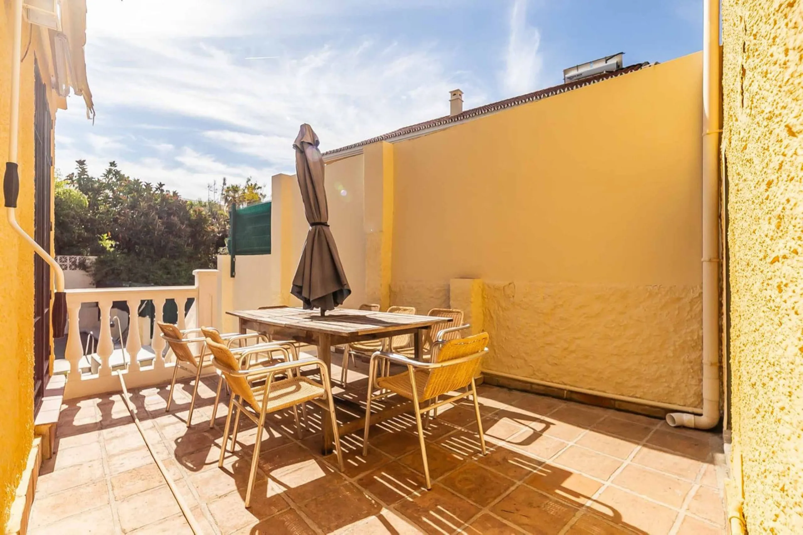 Detached villa with private pool in sought-after Torreblanca – generous plot and great potential.