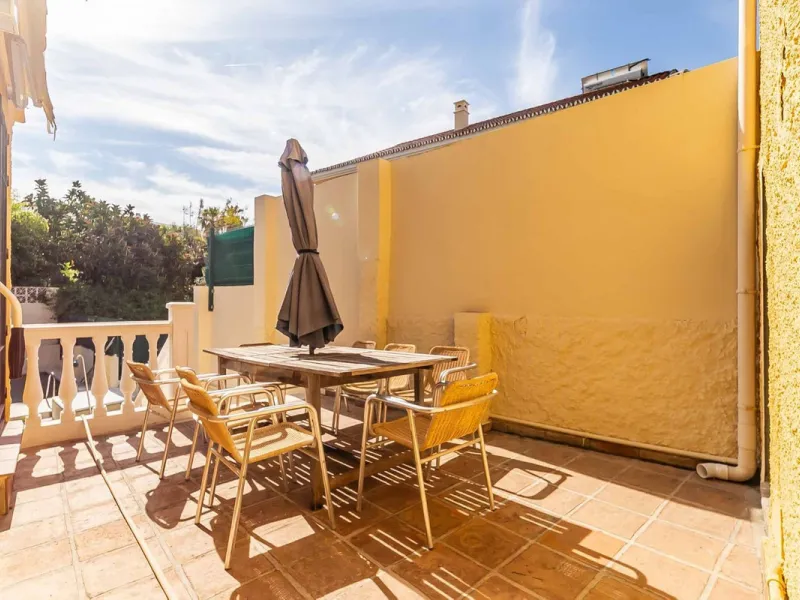 Detached villa with private pool in sought-after Torreblanca – generous plot and great potential.