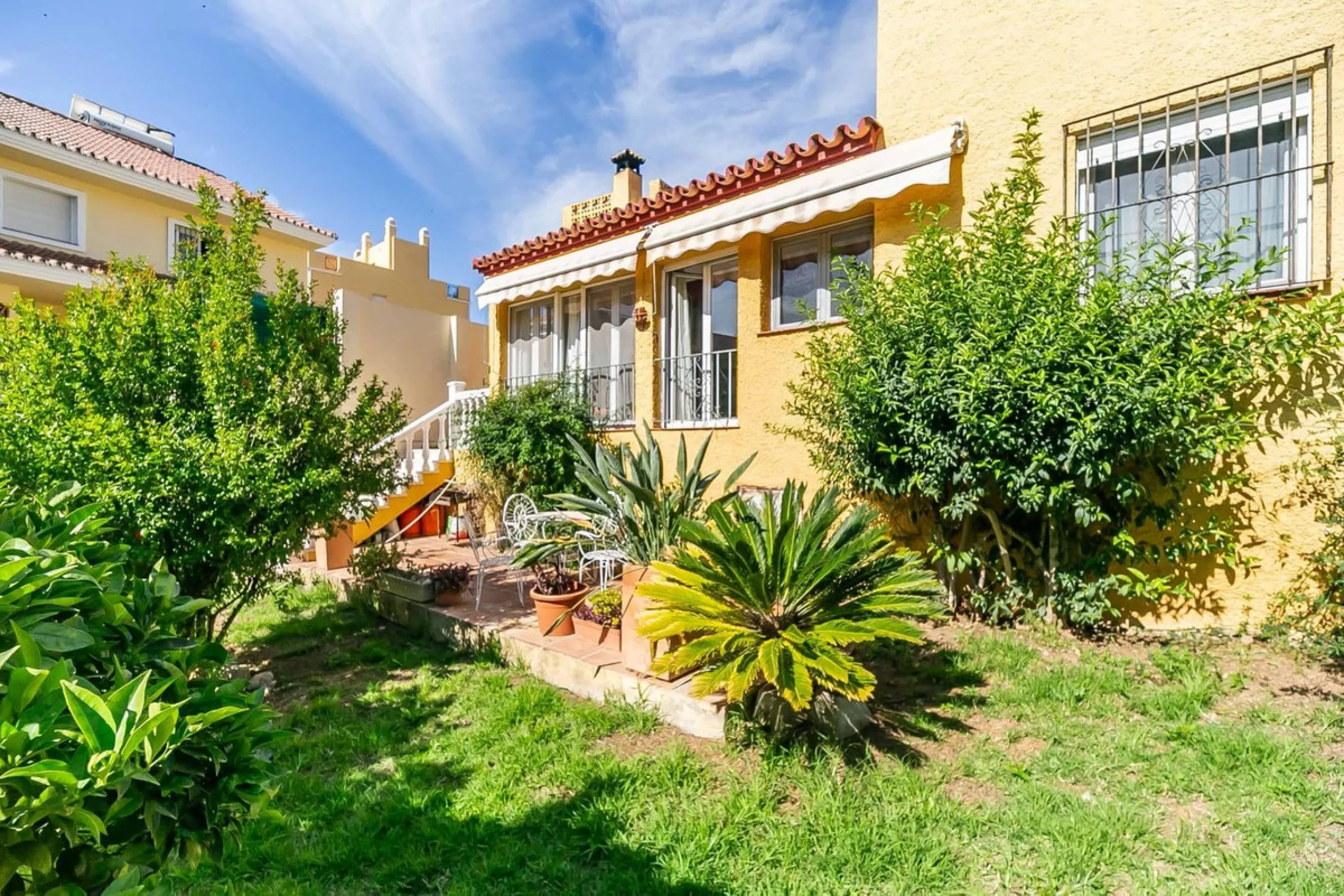 Detached villa with private pool in sought-after Torreblanca – generous plot and great potential.