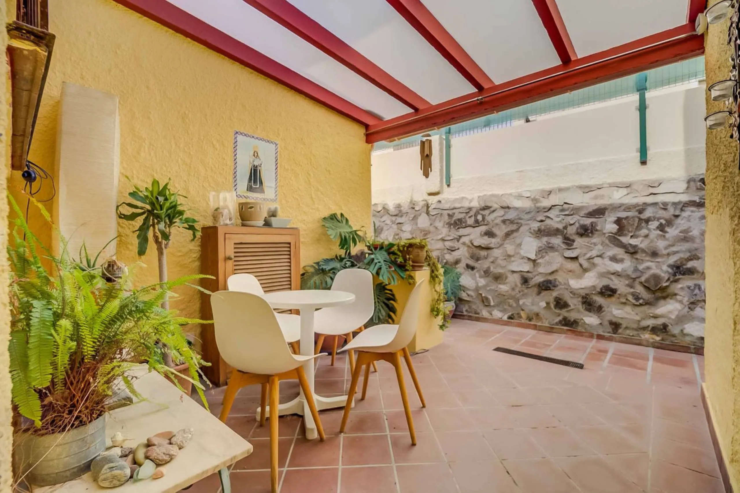 Detached villa with private pool in sought-after Torreblanca – generous plot and great potential.