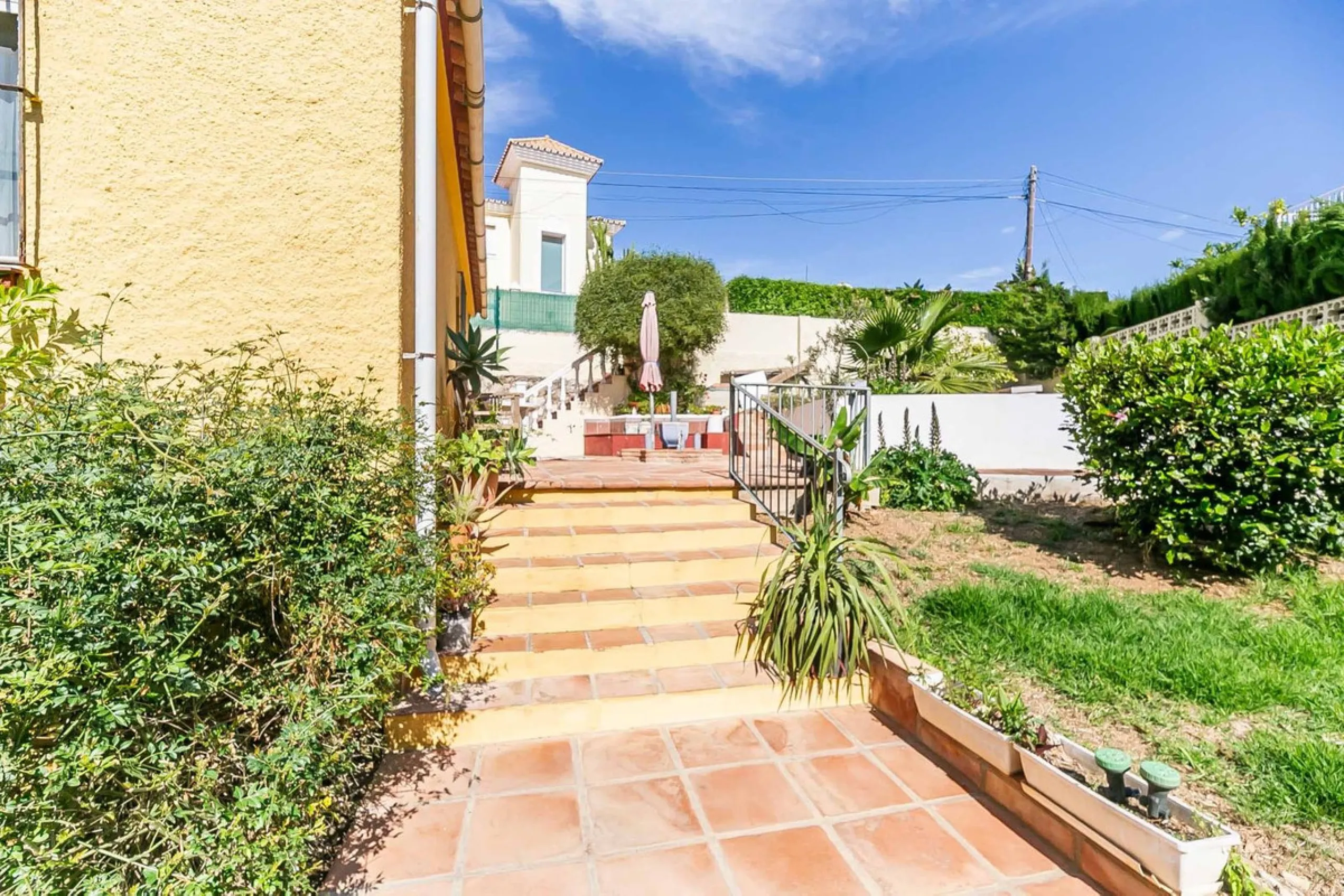 Detached villa with private pool in sought-after Torreblanca – generous plot and great potential.