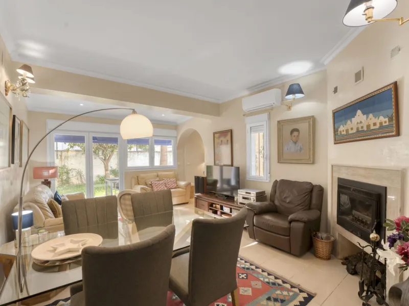 Diese beeindruckende Villa mit Aussicht – der ideale Rückzugsort für Ihre Familie