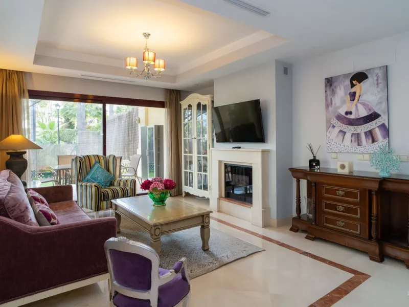 House - Semi-Detached House в продаже в Marbella, Málaga. В доме 4 спален и 4 ванных комнат. Площадь дома 300 м². Площадь участка 50 м²