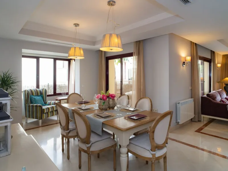 House - Semi-Detached House в продаже в Marbella, Málaga. В доме 4 спален и 4 ванных комнат. Площадь дома 300 м². Площадь участка 50 м²