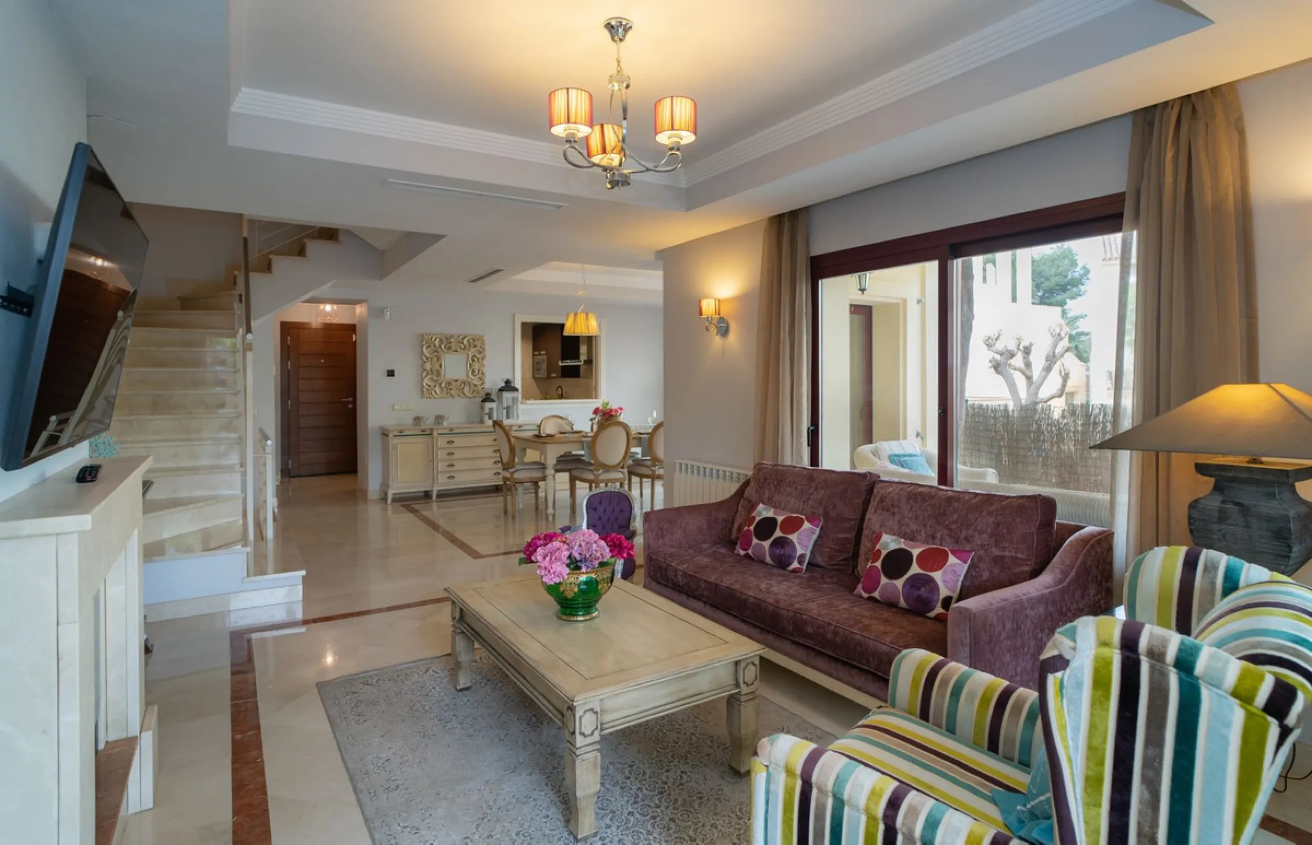House - Semi-Detached House в продаже в Marbella, Málaga. В доме 4 спален и 4 ванных комнат. Площадь дома 300 м². Площадь участка 50 м²