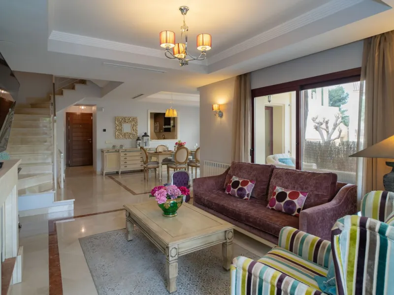 House - Semi-Detached House в продаже в Marbella, Málaga. В доме 4 спален и 4 ванных комнат. Площадь дома 300 м². Площадь участка 50 м²