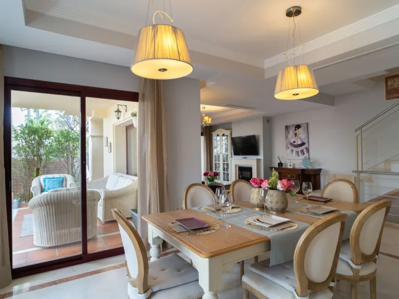 House - Semi-Detached House в продаже в Marbella, Málaga. В доме 4 спален и 4 ванных комнат. Площадь дома 300 м². Площадь участка 50 м²