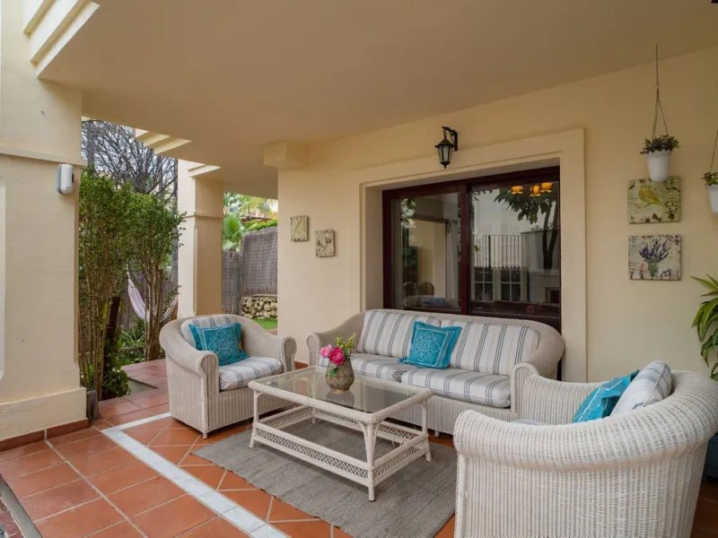 House - Semi-Detached House в продаже в Marbella, Málaga. В доме 4 спален и 4 ванных комнат. Площадь дома 300 м². Площадь участка 50 м²