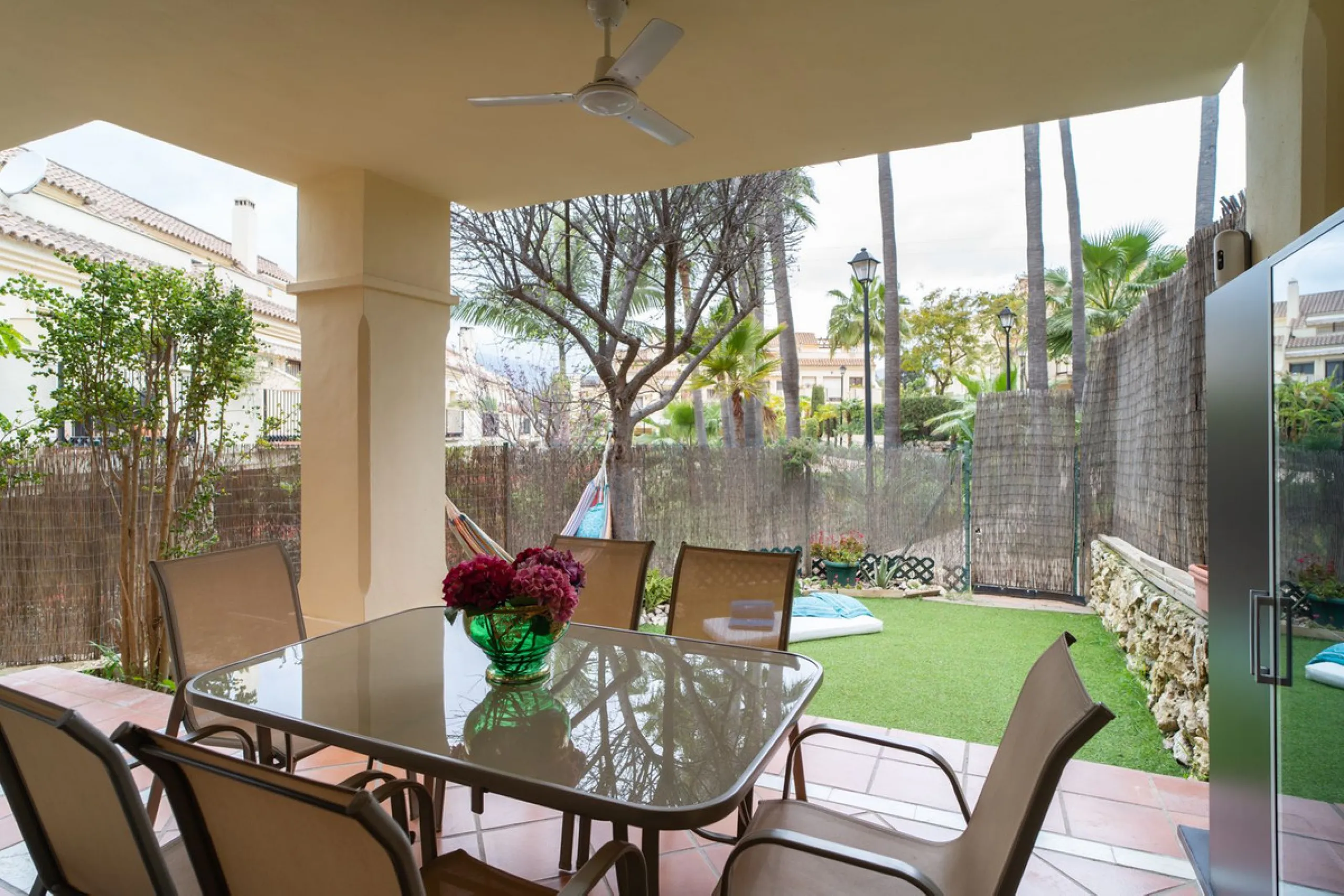 House - Semi-Detached House в продаже в Marbella, Málaga. В доме 4 спален и 4 ванных комнат. Площадь дома 300 м². Площадь участка 50 м²