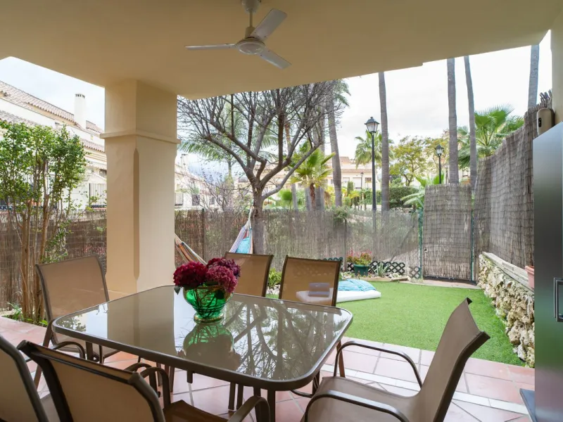 House - Semi-Detached House в продаже в Marbella, Málaga. В доме 4 спален и 4 ванных комнат. Площадь дома 300 м². Площадь участка 50 м²