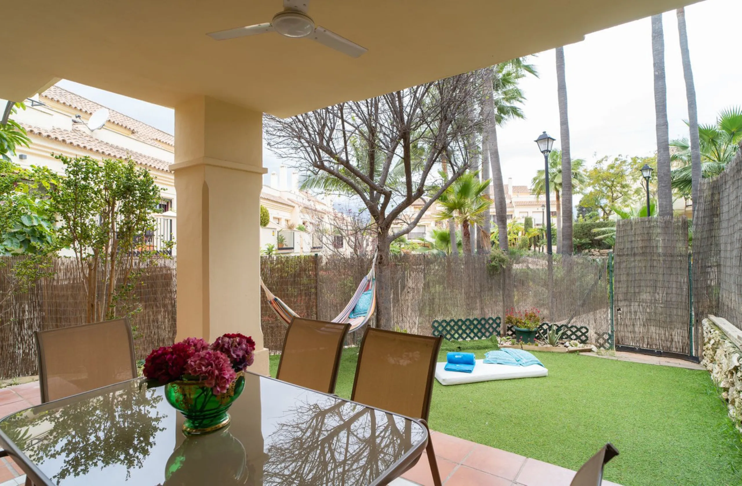 House - Semi-Detached House в продаже в Marbella, Málaga. В доме 4 спален и 4 ванных комнат. Площадь дома 300 м². Площадь участка 50 м²