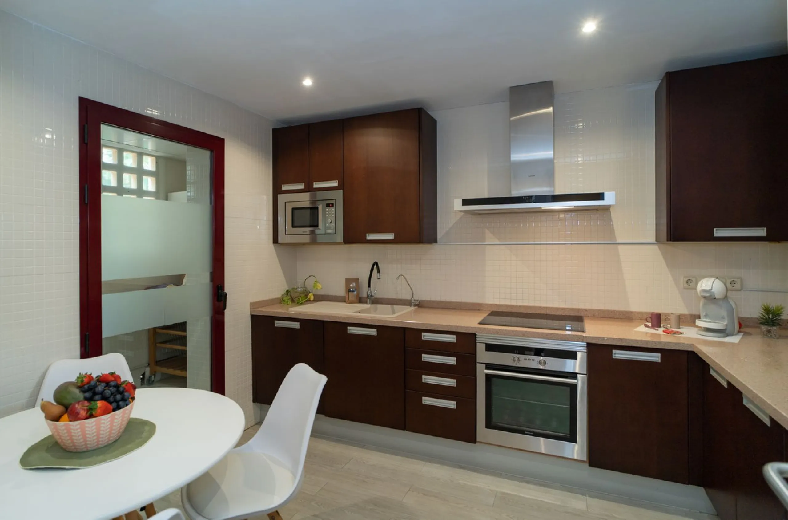 House - Semi-Detached House в продаже в Marbella, Málaga. В доме 4 спален и 4 ванных комнат. Площадь дома 300 м². Площадь участка 50 м²