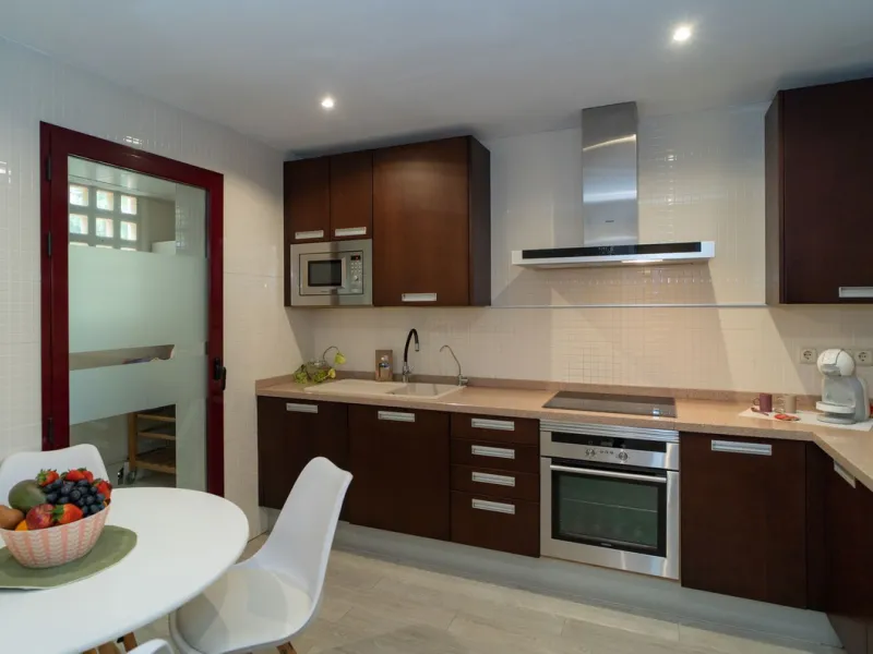 House - Semi-Detached House в продаже в Marbella, Málaga. В доме 4 спален и 4 ванных комнат. Площадь дома 300 м². Площадь участка 50 м²
