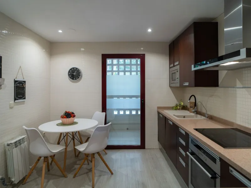 House - Semi-Detached House в продаже в Marbella, Málaga. В доме 4 спален и 4 ванных комнат. Площадь дома 300 м². Площадь участка 50 м²
