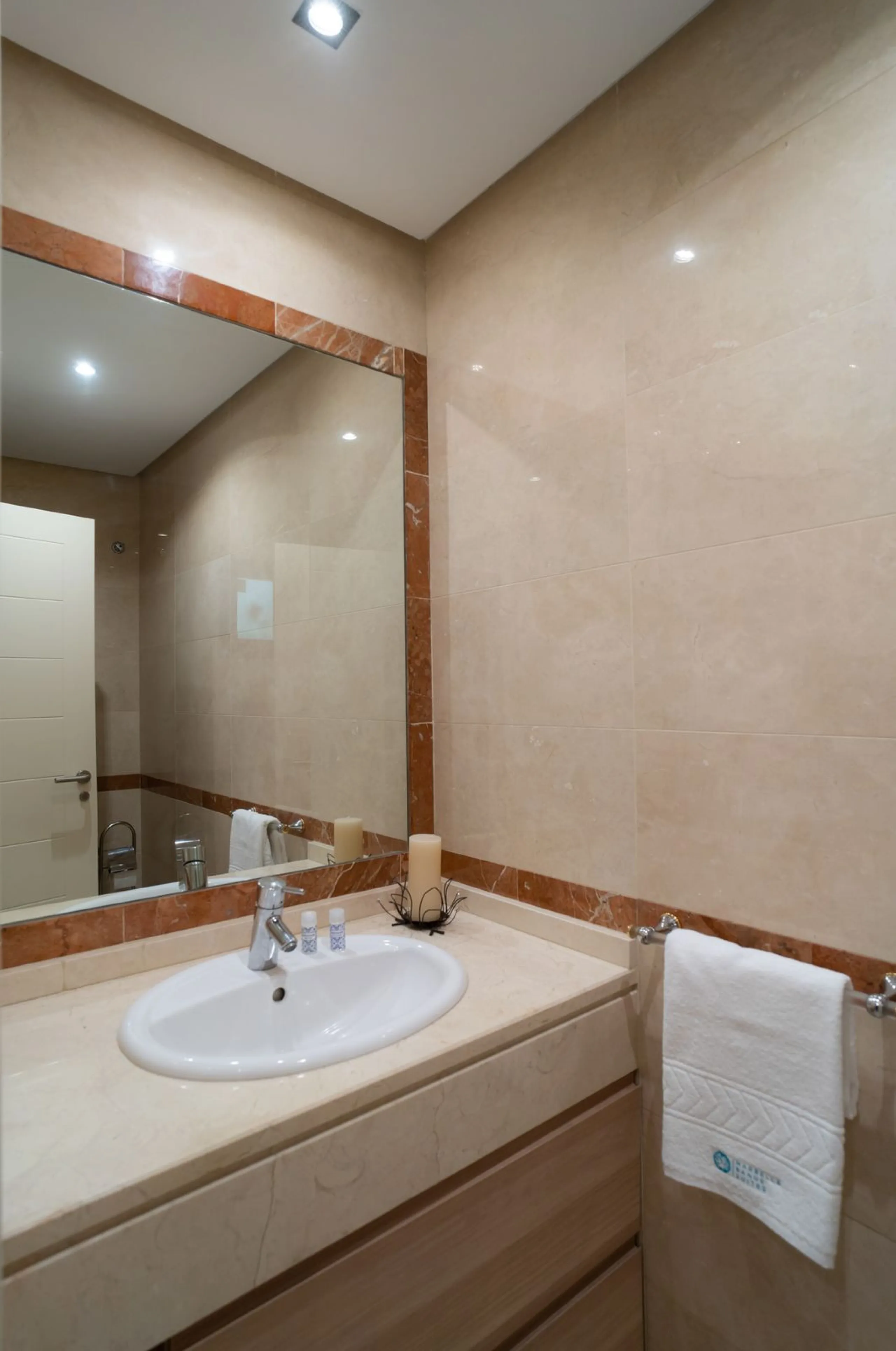 House - Semi-Detached House в продаже в Marbella, Málaga. В доме 4 спален и 4 ванных комнат. Площадь дома 300 м². Площадь участка 50 м²