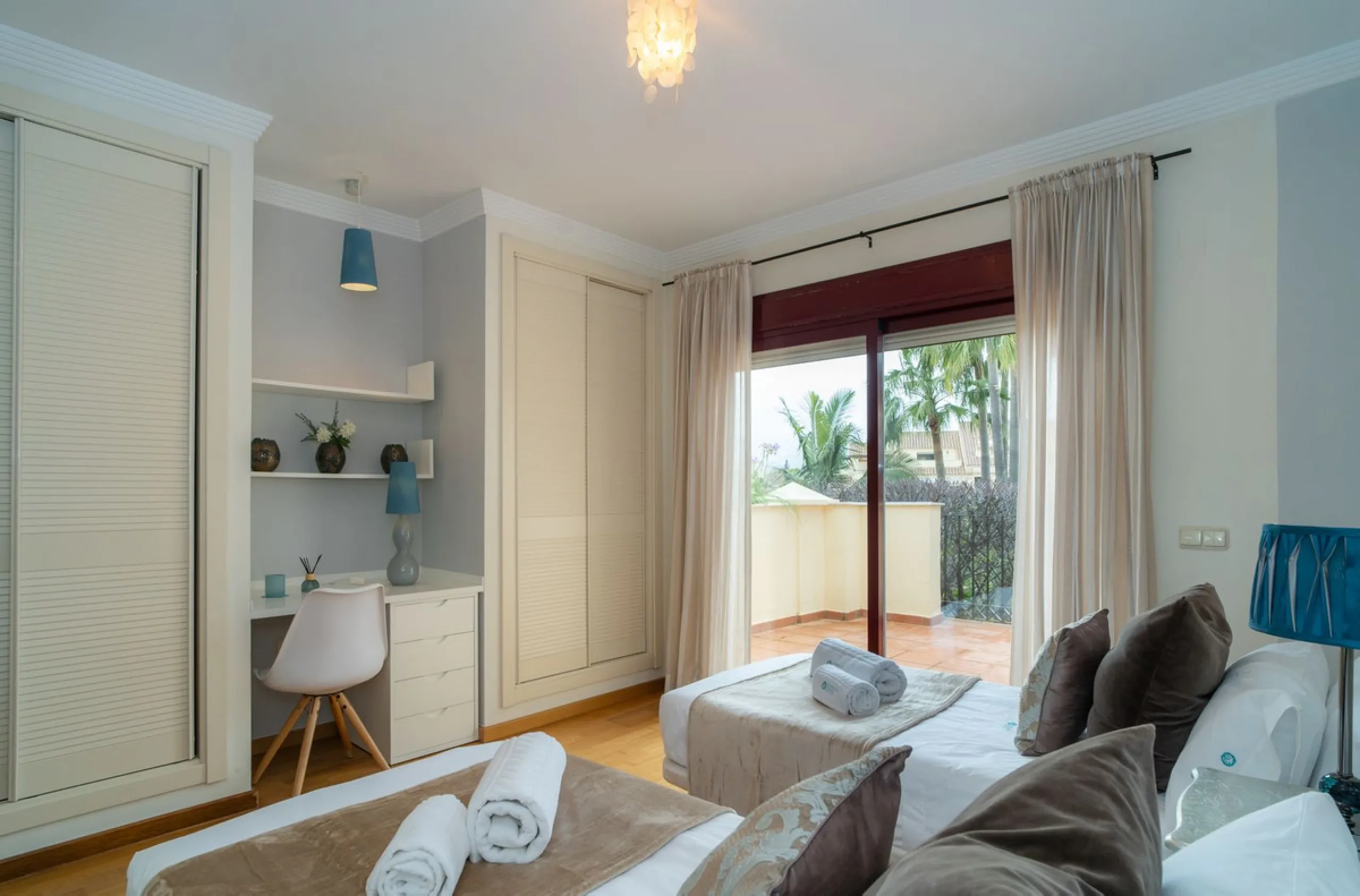 House - Semi-Detached House в продаже в Marbella, Málaga. В доме 4 спален и 4 ванных комнат. Площадь дома 300 м². Площадь участка 50 м²