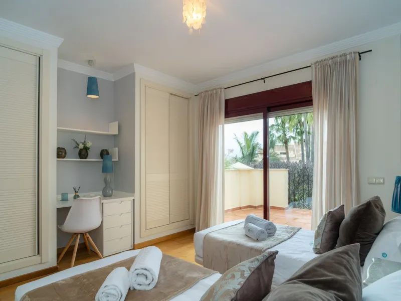 House - Semi-Detached House в продаже в Marbella, Málaga. В доме 4 спален и 4 ванных комнат. Площадь дома 300 м². Площадь участка 50 м²