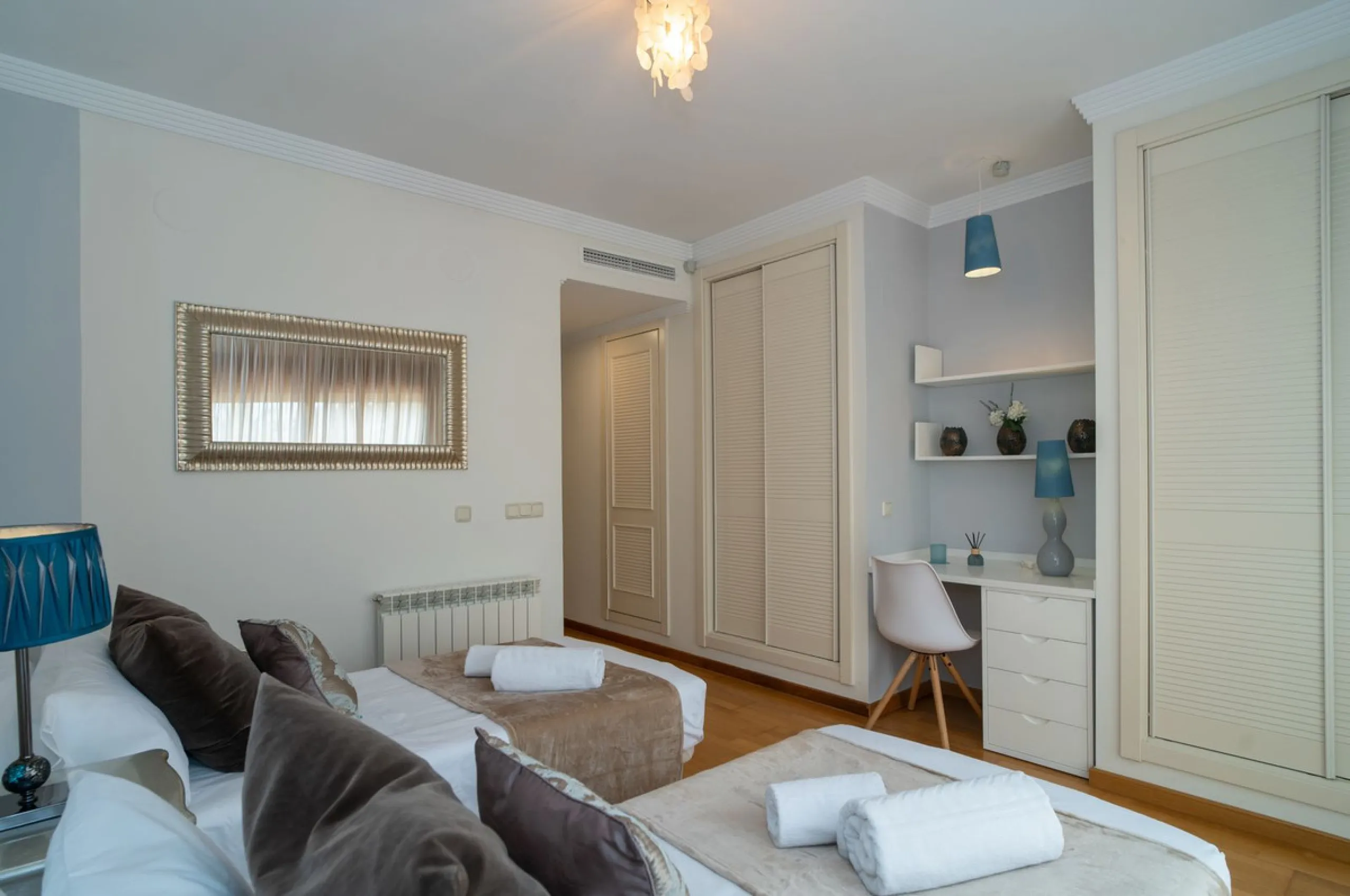 House - Semi-Detached House в продаже в Marbella, Málaga. В доме 4 спален и 4 ванных комнат. Площадь дома 300 м². Площадь участка 50 м²