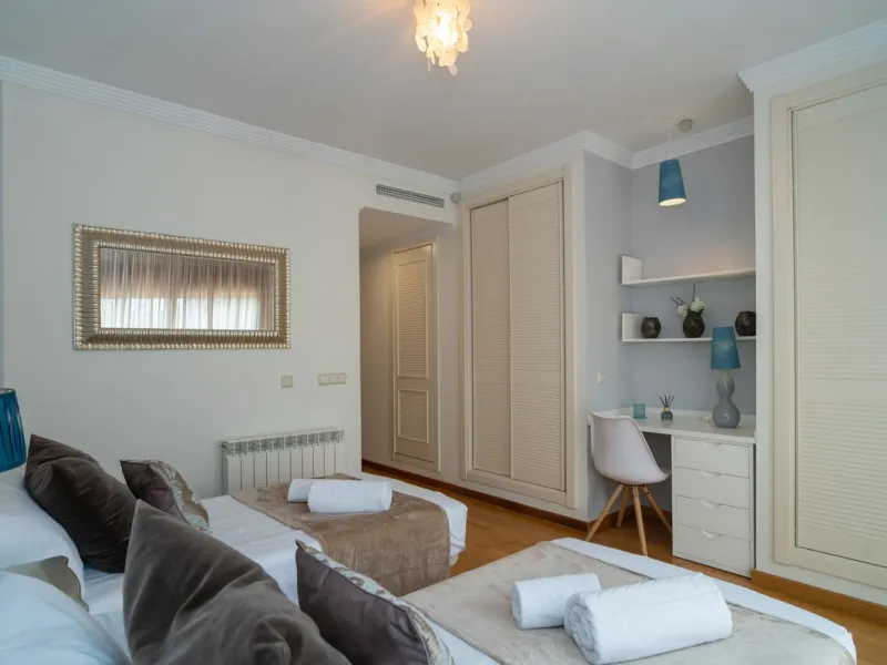 House - Semi-Detached House в продаже в Marbella, Málaga. В доме 4 спален и 4 ванных комнат. Площадь дома 300 м². Площадь участка 50 м²