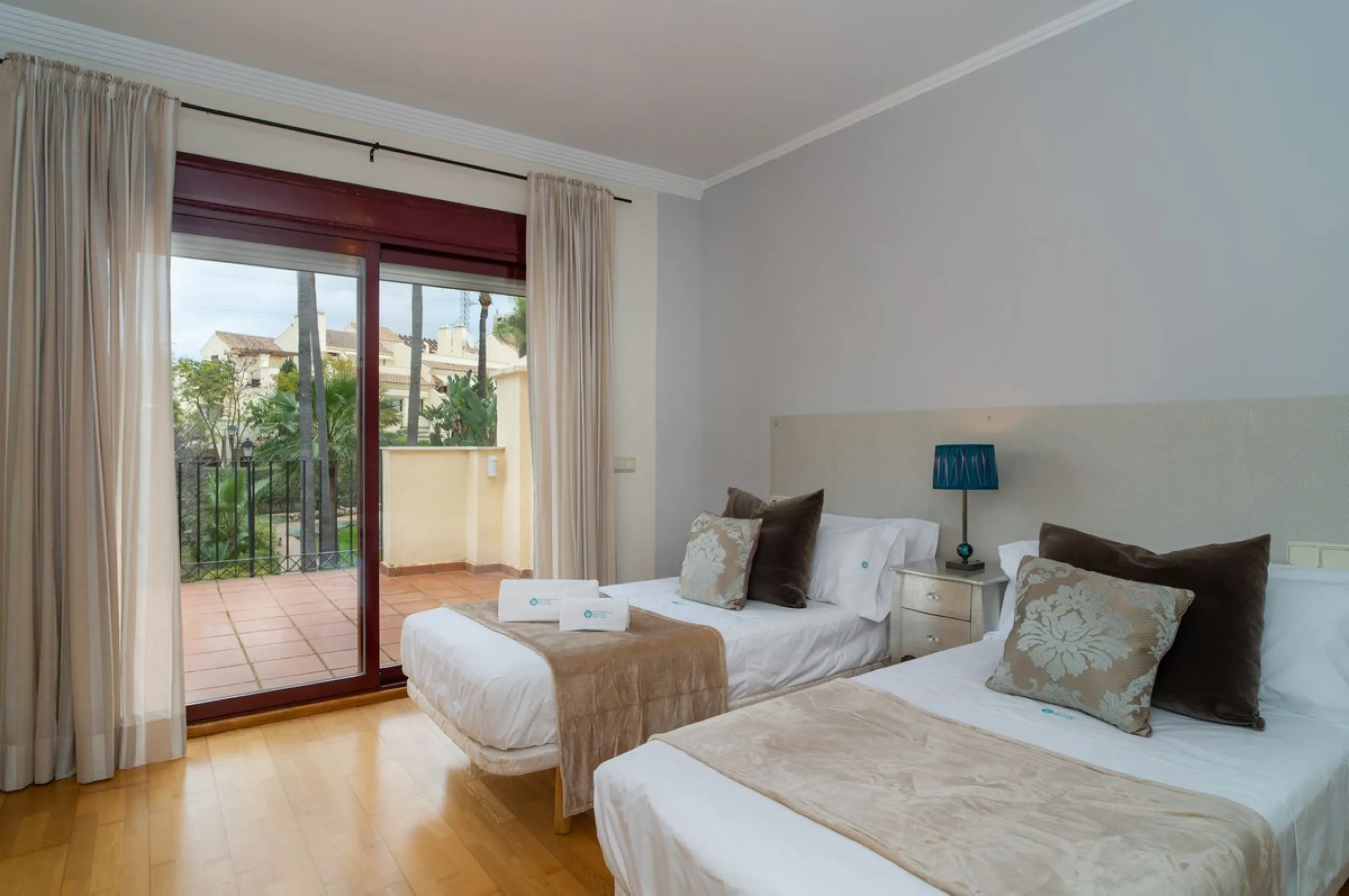 House - Semi-Detached House в продаже в Marbella, Málaga. В доме 4 спален и 4 ванных комнат. Площадь дома 300 м². Площадь участка 50 м²