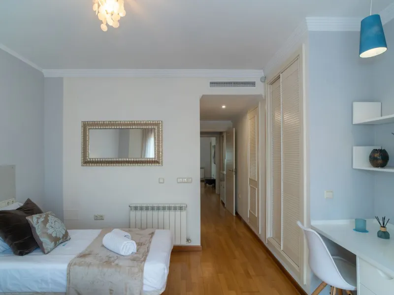 House - Semi-Detached House в продаже в Marbella, Málaga. В доме 4 спален и 4 ванных комнат. Площадь дома 300 м². Площадь участка 50 м²