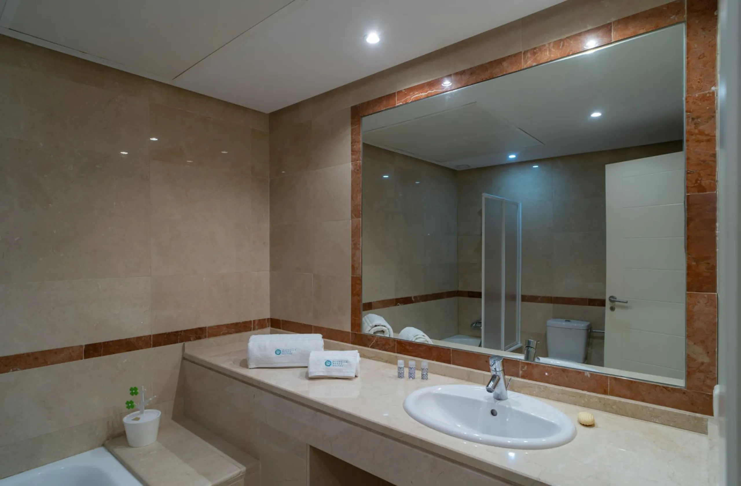 House - Semi-Detached House в продаже в Marbella, Málaga. В доме 4 спален и 4 ванных комнат. Площадь дома 300 м². Площадь участка 50 м²